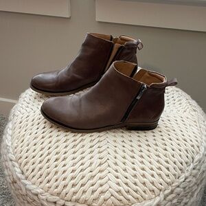 Franco Sarto Keegan brown leather ankle boot sz9